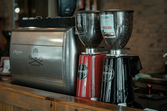 What Flat Burrs and Conical Burrs Do Differently to the Same Coffee