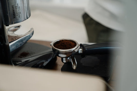 What a Puck Screen Actually Does Above the Coffee Bed
